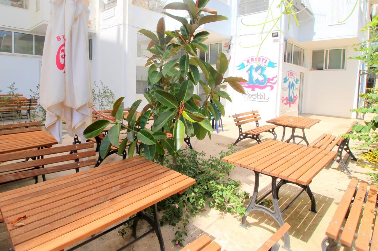 Hostel K13 Саранда Экстерьер фото
